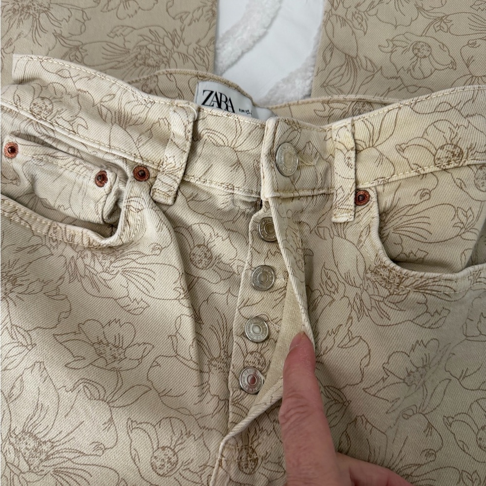 Zara Women's Beige Floral Straight Leg Jeans - Picture 5 of 11